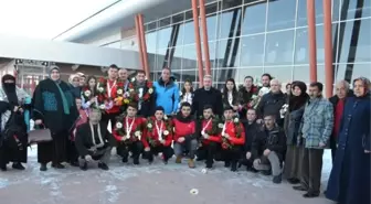 Curling Milli Takımına Coşkulu Karşılama
