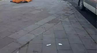 Kaldırımdaki Kadını Ezip Dereye Uçtu; 1 Ölü 1 Yaralı