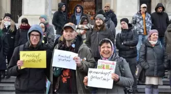 Avusturya'da 'Başörtüsü Yasağı' Protestosu