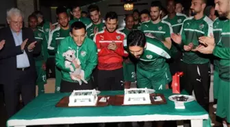 Bursaspor'da Antrenman Öncesi Batalla ve İsmail'e Doğum Günü Sürprizi