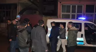 Gençler 1,5 Kilo Altın Çalan Hırsızı Yakalayıp Polise Teslim Etti