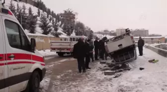 Kontrolden Çıkan Kamyonet Devrildi: 2 Yaralı