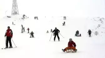 Küpkıran Kayak Merkezi'nde Hafta Sonu Yoğunluğu