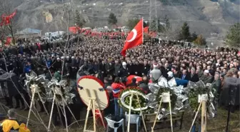 Diyarbakır'da Şehit Olan Polis Memuru, Trabzon'da Dualarla Uğurlandı