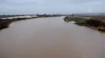Manisa'da Tarım Arazileri Taşkın Suyu Altında Kaldı
