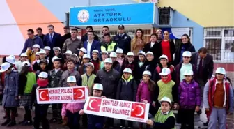 Öğrencilerden Polis ve Askerlere Anlamlı Destek