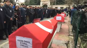 Kırgızistan'da Uçak Kazasında Ölen Üç Mürettebat İçin Cenaze Töreni Düzenlendi