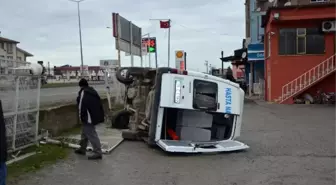 Hasta Nakil Aracı ile Pikap Çarpıştı: 3 Yaralı