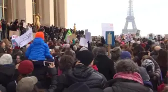 Paris'te Trump Karşıtı Kadın Yürüyüşü Düzenlendi