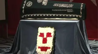 Ayberk Atilla Son Kez Sahnede