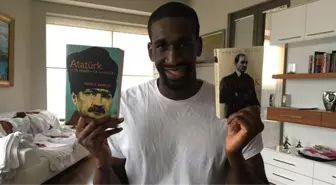 Fenerbahçeli Ekpe Udoh, Atatürk Kitaplarını Okumaya Başladı