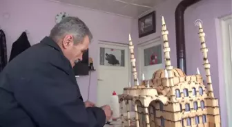 Kibrit Çöplerinden 4 Minareli Cami Maketi Yaptı