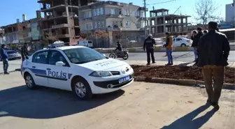 Motosiklet Park Halindeki Minibüse Çarptı: 1 Yaralı