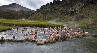 Küçük Buz Ülkesi İzlanda Şaşkın! En Soğuk Ayda Turist Yağdı