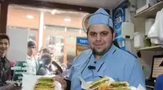 Sosyal Medya Fenomeni Tostçu Erol'un Kapısında Kuyruklar Oluştu