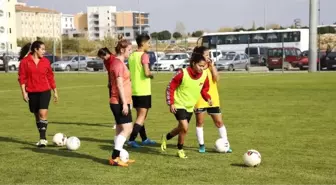 Döşemealtı Kadın Futbol Takımı Beşiktaş'a Konuk Olacak