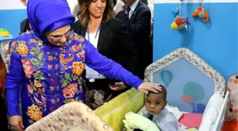 Emine Erdoğan'dan Mozambik'te Yetimhaneye Ziyaret