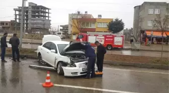 İtfaiye Ekibi Kaza Yapan Aracın Gaz Kaçağına Zamanında Müdahale Etti