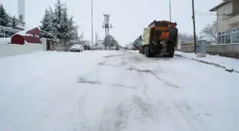 Kırşehir Merkezde Bağlantısı Kar Yağışı Nedeni ile Kesilen Köy Yolları Açıldı