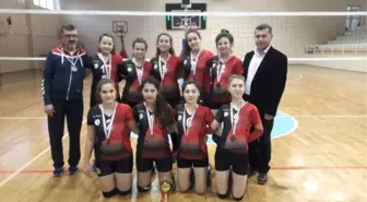 Voleybolda Balıkesir'in En Başarılı Takımları Ayal ve Zübeyde Hanım Oldu