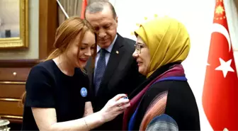 Lindsay Lohan Erdoğan'a Taktığı Rozetle Bir Kez Daha Gönülleri Fethetti