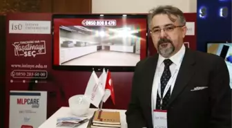 Eğitimin Geleceğinin Tartışıldığı Sempozyumda İsü Standına İlgi (2)