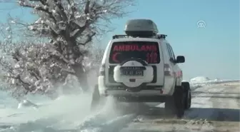 Köyde Rahatsızlanan Çocuğun Imdadına Paletli Ambulans Yetişti