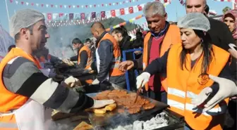 Osmaniye'de Sucuk-ekmek Festivalinde 2 Ton Sucuk Dağıtıldı