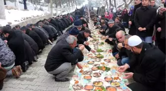 Zilan Şeyhi'ni Anmada 2 Kilometrelik Yer Sofrası Kuruldu, Sigara Yasaklandı