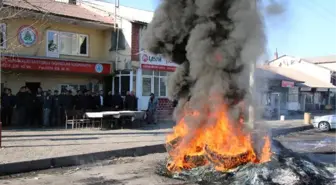İşsiz Kalan Kamyoncular Lastik Yaktı