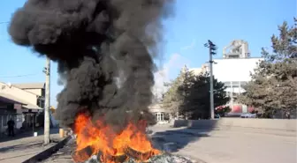 İşsiz Kalan Kamyoncular Lastik Yaktı