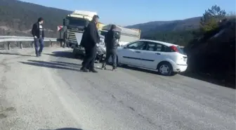 Kütahya'da Trafik Kazası: 2 Yaralı