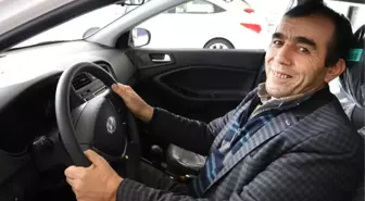 Mahallenin Sosyal Medya Muhabirine Sıfır Otomobil Hediye Edildi