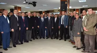 Vali Demirtaş, Ceyhan'da Muhtarlar ve Stk Temsilcileri ile Bir Araya Geldi