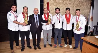 Afyonlu Aşçılar Kente Madalyalar ile Döndü