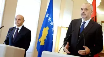 Arnavutluk Başbakanı Rama Kosova'da