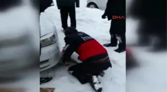 Bingöl'de Donmak Üzere Olan Kediyi Itfaiye Kurtardı