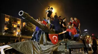 Darbeci Komutandan, 'Yerel Yönetime Yeni İsim Araştırın' Talimatı