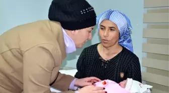 Erzurum'da Belediye Başkanının Doğuma Yetiştirdiği Aile Çocuğa Başkanının Eşinin İsmini Verdi
