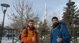 Otostop Çekerek 2 Yılda 60 İl, 4 Ülke Gezdiler