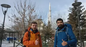 Otostopla 2 Yılda 60 İl ve 4 Ülke Gezdiler