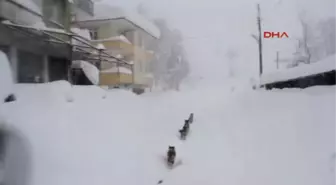 Rize'de Köylerde Mahsur Kalan 3 Hasta Kurtarıldı