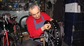 Tam 40 Yıldır Yapıyor: Lakabı 'Bisiklet Doktoru'