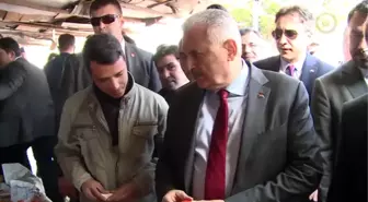 Başbakan Yıldırım, Cuma Namazını Kıldıktan Sonra Esnaf Ziyaretlerinde Bulundu (2)