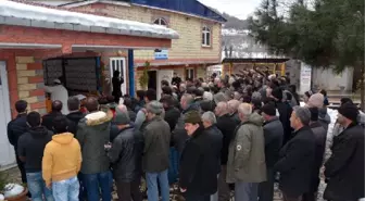 Bursa'da Eşinin Öldürdüğü Fatma, Sinop'ta Toprağa Verildi