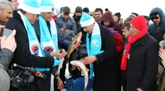 Buz Tutan Çıldır Gölü'nde Kış Şöleni