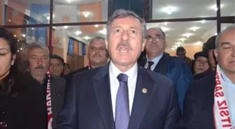 Ak Partili Özdağ Engelli Çocuğun Yüzünü Güldürdü