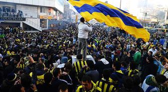 Fenerbahçeli Taraftarlar Belediye Otobüslerinin İçini Tribüne Çevirdi