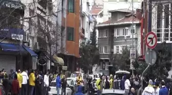 Taraftar Grubundan Atılan Havai Fişek Dairenin Penceresine İsabet Etti