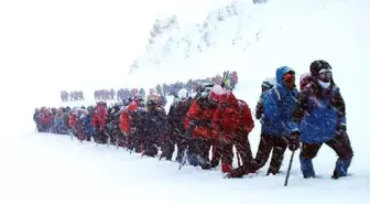 Erciyes'te Dağcılar, Çığ Nedeniyle Zirveye Ulaşamadı